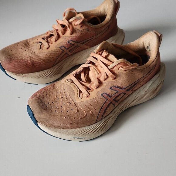 ASICS | Women's NOVABLAST 4 Running Shoes Sneakers Faded Orange Sz 6 - Picture 2 of 7